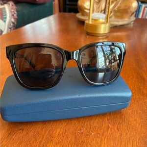 Classic Black woman's Sunglasses 😎